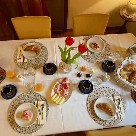 לינה וארוחת בוקר Casa Bea 3*